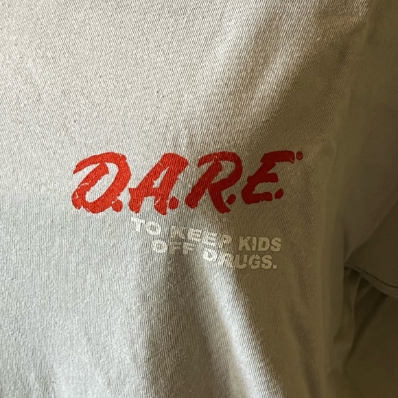 D.A.R.E to Keep Kids off Drugs short sleeve gray t-shirt nostalgic, gray red S - Picture 4 of 6